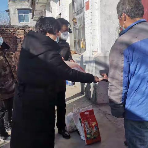 小金街办2022年双节大礼包慰问活动