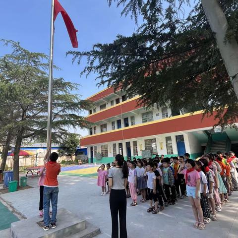 少先队展翅翱长空，红领巾向党筑新梦—高杨店中高小学