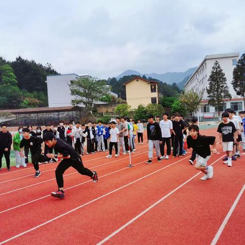 迎面接力促团结，凝心聚力展风采