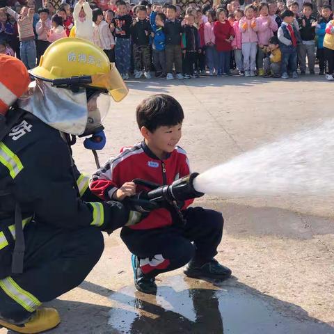 “蓝火焰”进校园，消防安全记心间——石马中心幼儿园消防安全主题活动