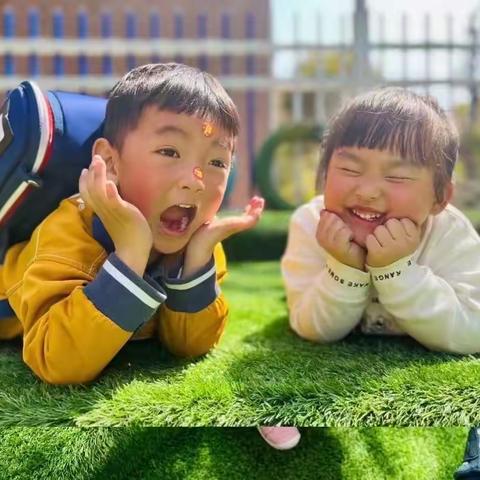 快乐暑假，安全相伴——百龙跨世纪幼儿园升国旗仪式