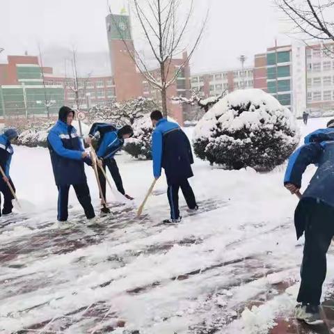 “助力奥运，放飞梦想”——实验中学堆雪人大赛