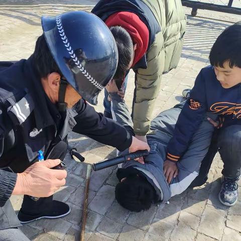 高寨镇泊北小学进行“校园防暴力应急演练”活动