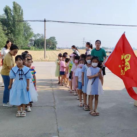 “走进小学，感悟成长”郇封镇第一中心幼儿园参观小学活动