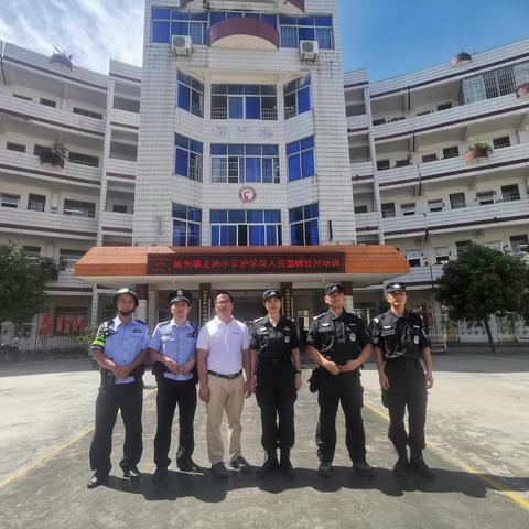 练就技能本领  筑牢安全屏障——横州镇龙池小学安全演练暨护学岗人员器械培训