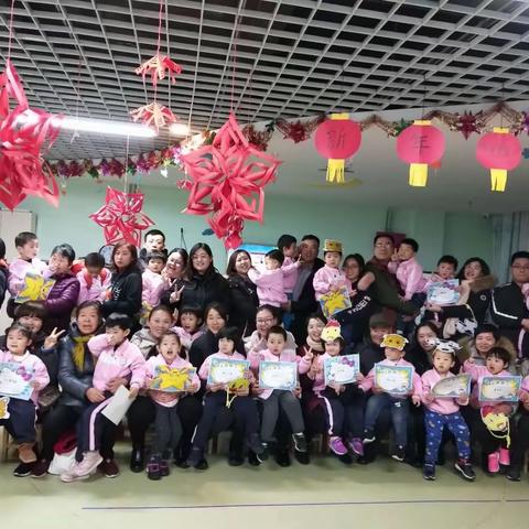 康贝幼儿园小五班——小兔Emma的新年舞会。