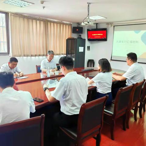 分行周行长至大港支行视察工作