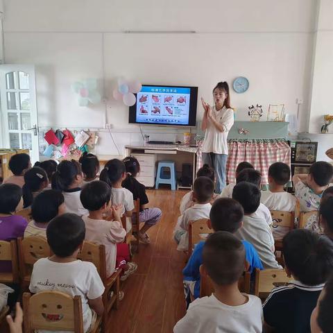 临沂第四十中学附属幼儿园中二班“良好的进餐卫生习惯”