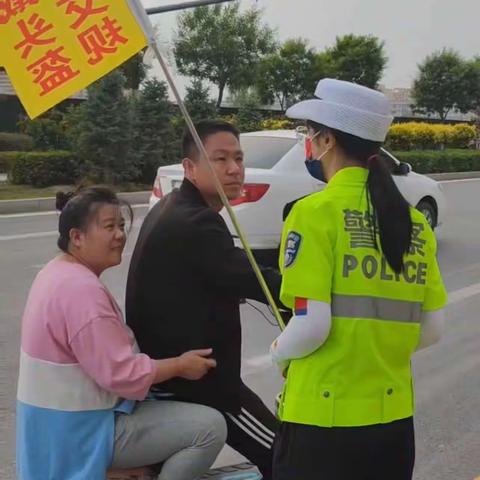 定襄多部门联合掀起摩托车、电动车佩戴安全头盔专项整治热潮