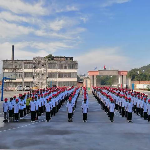 接受训练，苦在身上；磨炼意志，笑在深处！——记2021年秋陆川县古城二中新生入学国防教育活动。