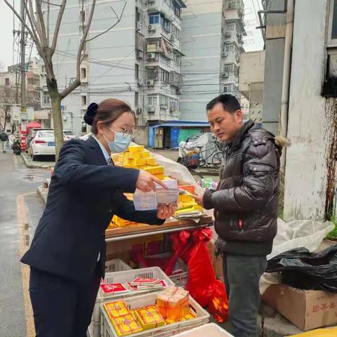 三月芳菲始，邮储银行南京五塘广场支行开展“文明祭扫，规范使用人民币图样”宣传活动