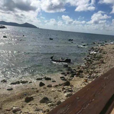 区海洋渔业水务局巡查组巡查涉海涉水区域，确保良好的旅游环境。