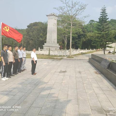 “低碳祭祀，缅怀英烈”-第四支部开展主题党日活动