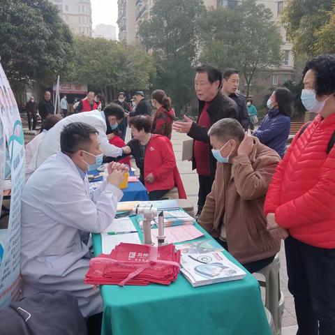 汉口花园社区楠山有约“学雷锋公益行”