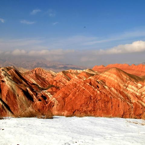雪后的七彩丹霞