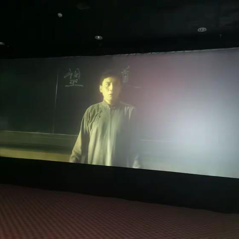 共和县第二寄宿制小学党支部开展“守望信仰大道 致敬革命先烈”主题党日活动