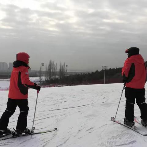 丰镇市实验中学开展冬季冰雪运动