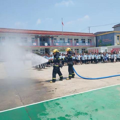 “消防在我心，安全伴我行”———开发区东赵庄小学开展消防知识培训及演练活动