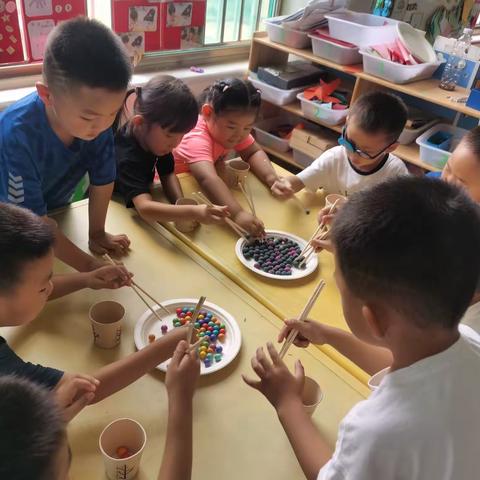 “筷”乐加倍  “筷”乐有你——人和街道中心幼儿园中五班课程故事