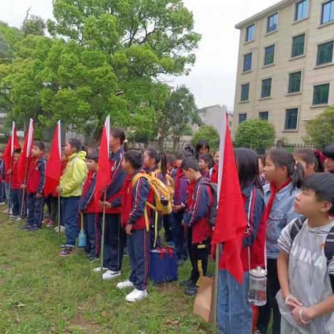 我学百年史，我走红军路——岱石小学春游拉练活动