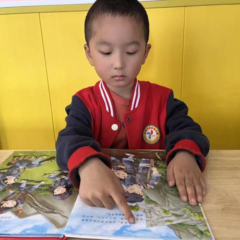 北京大风车幼儿园——快乐读书吧小小朗读者—许铭博