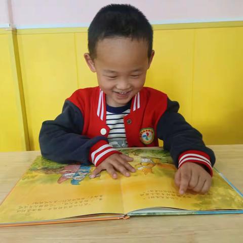 北京大风车幼儿园——快乐读书吧小小朗读者—范泽宣