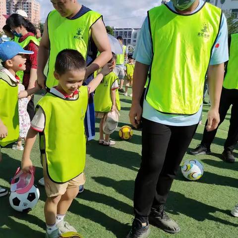 保亭黎族苗族自治县春晖幼儿园                2023春季学期“六一亲子运动会”——大二班篇2