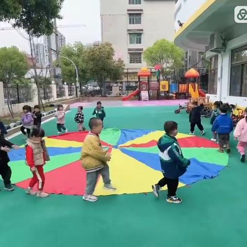 永康市园丁幼儿园小一班主题活动《色彩大集合》