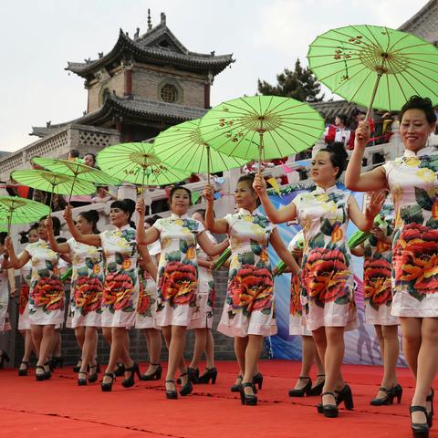 潞州区西街街道在上党门前隆重举行消夏演出启动仪式