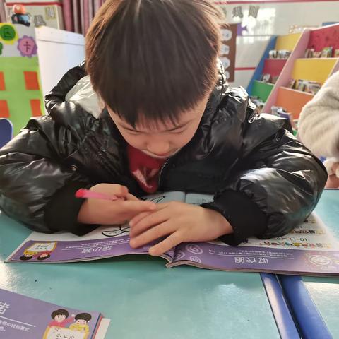 迪启博幼儿园大一班第十七周 《快乐游戏》