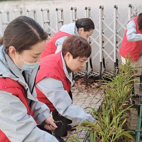 弘扬雷锋精神 彰显师生风采  ——湖北路小学党支部主题党日活动