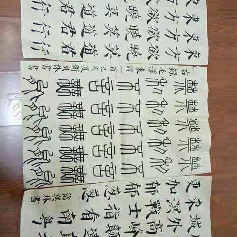 滴水穿石书法暑期开课了，毛笔书法试听课，每周日下午4:00-5:00。