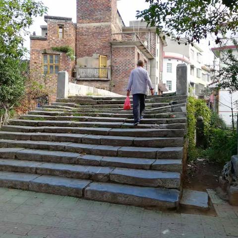 家里的老人是个宝