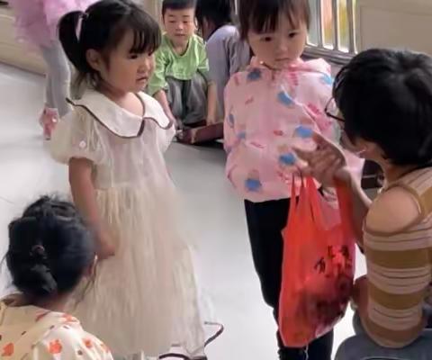 严防拐骗·阳光成长——华师大弋阳实验幼儿园“防拐骗”安全演练