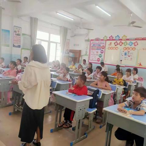 三亚市崖州区抱古小学数学教研组教师活动