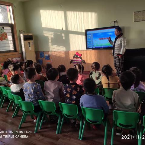 广源幼儿园大一班家长进课堂——《按规律排序》