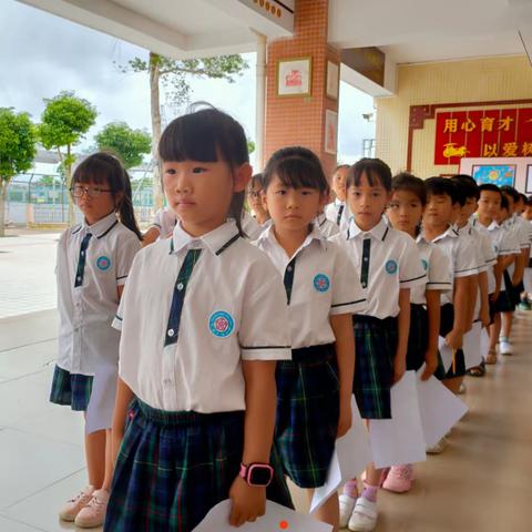 学会队知识   争做好队员——记文城中心小学“六知 六会 一做”争章考核活动