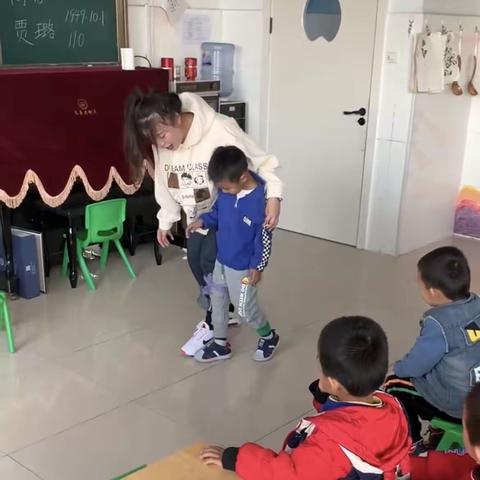 南北幼儿园大二班游戏案例——《关于绳子》