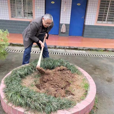 相逢植树节 爱在春天里——罗塔坪乡中心学校植树节活动