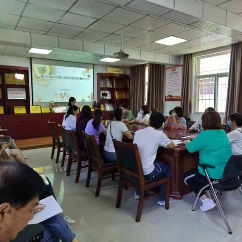 下园小学组织召开午间延时服务配餐听证会