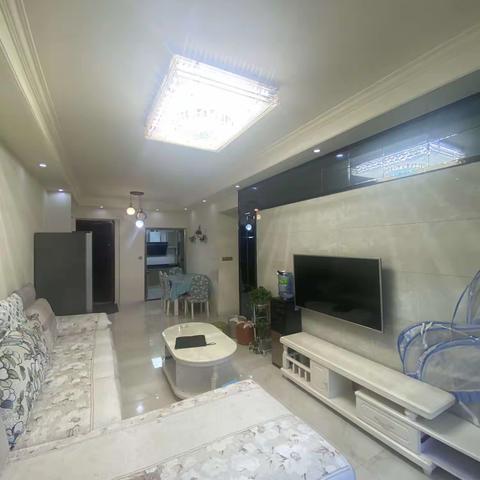 出租。领地花屿1期。3/2/1，3台空调。15800/年。热线63023