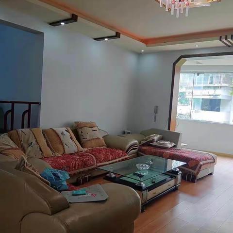 租。玫瑰园11区3/2/2。15800一年。4台空调。V63023