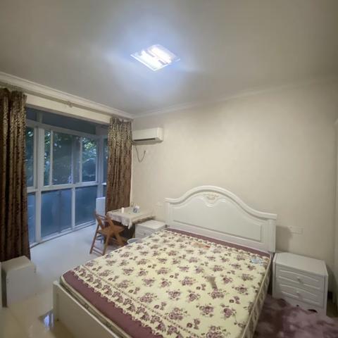 出租。诗书雅苑套一。11800/年。热线63023。