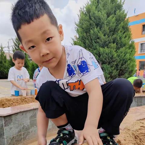 锦界一幼小四班高嘉泽小朋友快乐时光