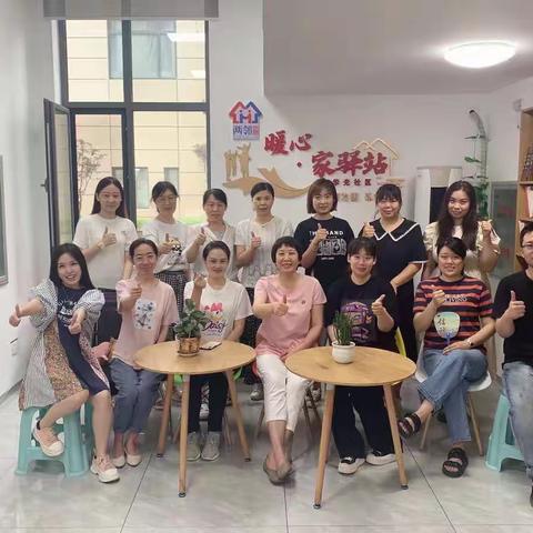 新华街道华光社区工作者                                     ——           筑牢疫情防护网