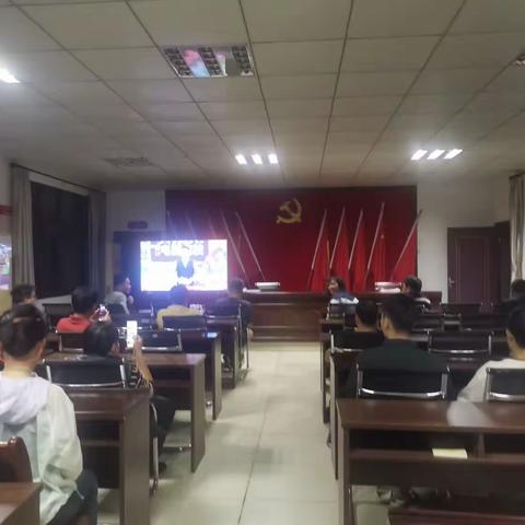 秀英区长流镇美德村委会组织观看第71期乡村振兴电视夜校