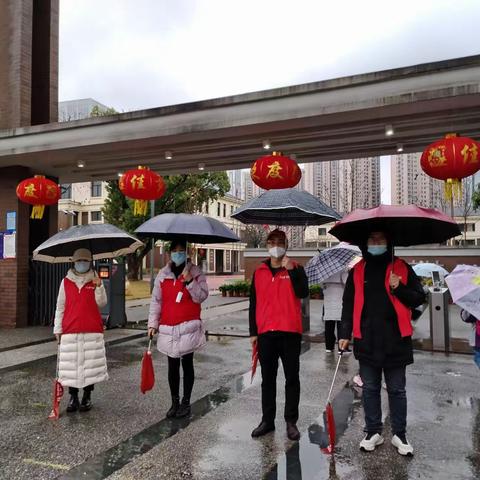 风雨同行  一路守护——1803中队第一周“安全守护神”