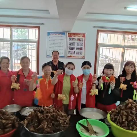 湖滨小区"端午送粽子，温暖老人心"活动
