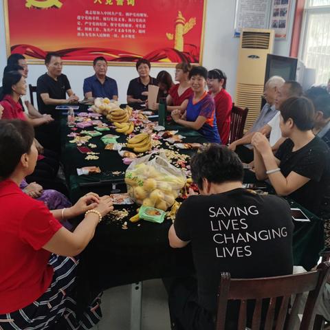湖滨小区志愿者服务站迎中秋座谈会