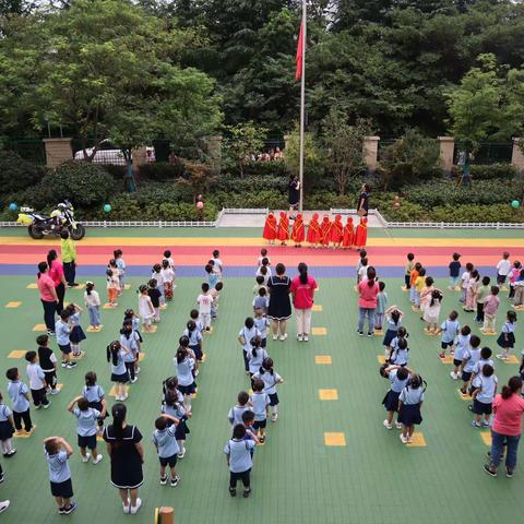 开学首升旗，交通安全伴我行！——合肥市翡翠路幼儿园开学第一次升旗仪式